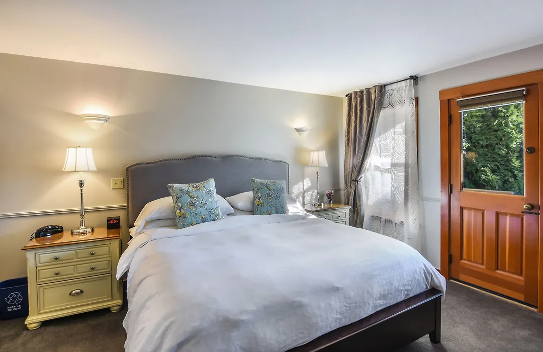 Wild Iris Inn-1