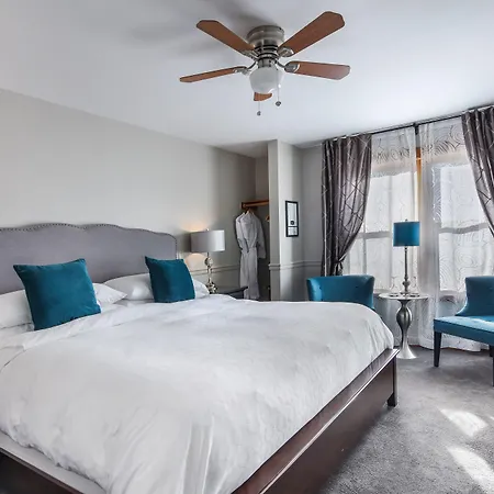 Wild Iris Inn-3